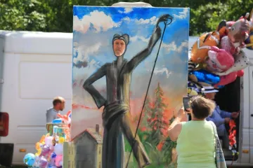 Világ Dunaújvárosiai egyesüljetek!