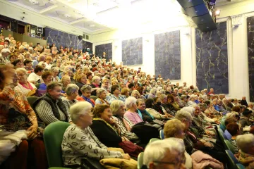 Teltházas ünnepség.