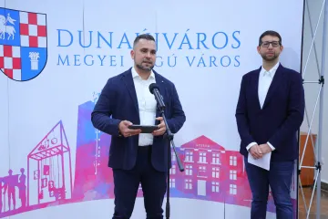 Sajtótájékoztató