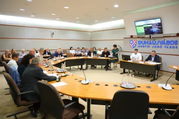 Tizenöt napirend szerepelt a csütörtöki közgyűlés előtt