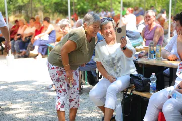 "Hagyd otthon az unokád!" – mozgalmas programözönnel várták a szépkorú közönséget