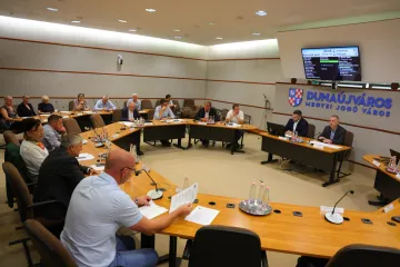 Néma főhajtások a rendkívüli közgyűlésen