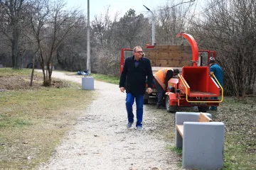 A Bocskai zöldterületén a gallyazás mellett sok szeméttől is megszabadult a terület.