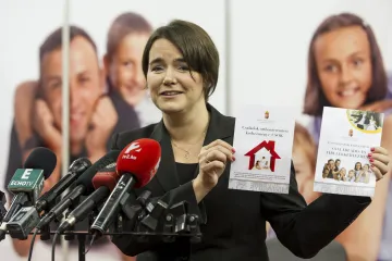 Hírkép: Családi kedvezményeket ismertető kiadványokat jelentetett meg az Emmi