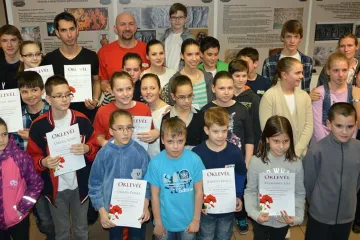 Hírkép: A Dunaújvárosi Vasas Táncegyüttes &quot;virágai&quot;