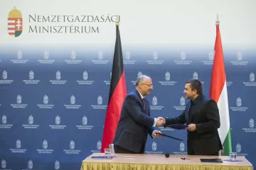 Hírkép: Szakképzési megállapodást kötött az NGM a német–magyar kamarával 