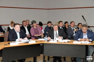 Hírkép: Önkormányzati támogatás a déli határon szolgálatot teljesítő újvárosi rendőröknek
