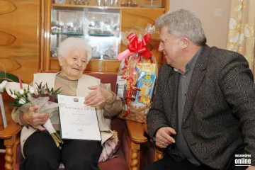 Hírkép: Rózsa néni a szépkorúak táborában