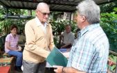Hírkép: Gyula bácsi 95 évesen is aktívan kertészkedik