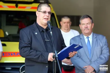 Hírkép: Új esetkocsi a mentőállomáson