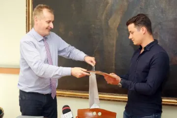 Hírkép: Villámcsapás - Kitüntették az önkéntes &quot;tűzoltót&quot;