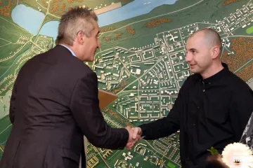 Hírkép: Életmentő emlékérmet kapott a &quot;hős szomszéd&quot;