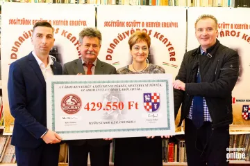 Hírkép: Dunaújváros kenyere - Félmillió forint a Petőfi iskolának
