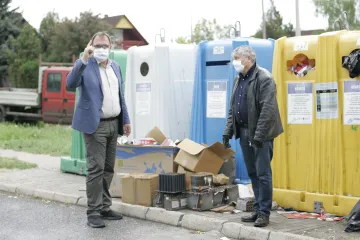 Hírkép: Közel 10 ember kapott büntetést a szelektív hulladékgyűjtők helytelen használata miatt