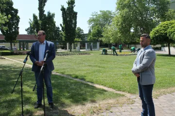 Hírkép: Virágba borulnak Dunaújváros közterei