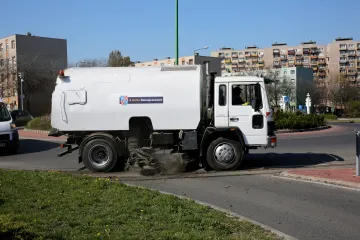 Hírkép: 53 150 kiló kosztól szabadították meg a város útjait
