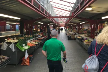 Hírkép: Megszűnik az idősek vásárlási idősávja