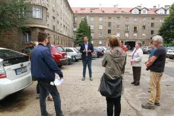 Hírkép: Az új parkolóhelyek kialakítása mellett a zöldterületet is megőriznék a Dózsa-Bocskai udvarban