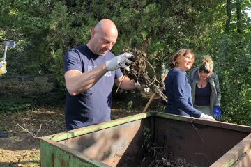 Hírkép: Közösségi akció részeként tették rendbe a pentelei kistemetőt