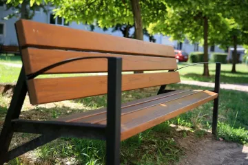 Hírkép: Új padok és kukák a város közterein