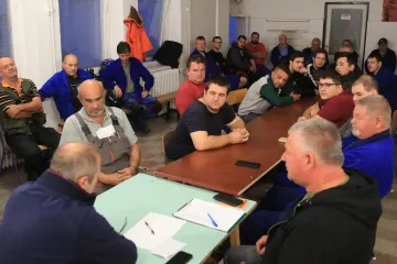 Hírkép: Közel 30 korábbi DVCSH-s dolgozónak tartott eligazítást a DVG Zrt. távhő üzletágának műszaki vezetője