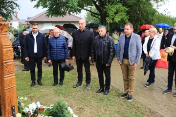 Hírkép: A Jakó házaspár emléke előtt tisztelgett a város