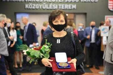 Hírkép: Fogorvos érdemelte ki a Dunaújváros Egészségügyéért díjat