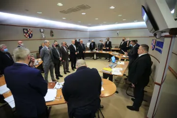 Hírkép: Esküt tettek és megtartották első ülésüket a választási bizottság tagjai