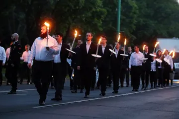 Hírkép: Szalamanderrel búcsúznak a végzős hallgatók