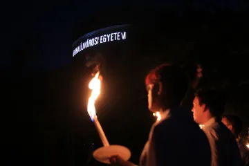 Hírkép: Szalamanderrel búcsúztak a végzős hallgatók 