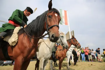 Hírkép: Lovas zarándokok - a mohácsi csata emlékére járják végig II. Lajos seregének útvonalát