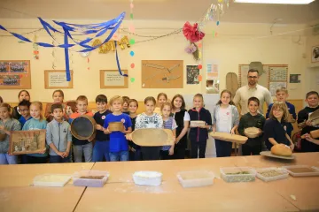 Hírkép: Szorgos kezek sütögettek a Móriczban