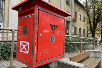 Hírkép: Spórolnak, hát bezárják a postákat