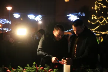 Hírkép: Megkezdődött az advent időszaka és ezzel együtt a Városháza téri Adventi forgatag is megnyitotta a kapuit