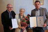 Hírkép: 90 éves szépkorú könyvelőt köszöntött az önkormányzat
