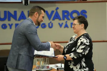 Hírkép: Újabb öt évre kapott bizalmat Farkasné Vörös Magdolna Mária