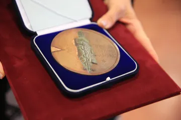 Hírkép: Ki kapja a "Dunaújváros Egészségügyéért" díjat?