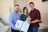 Hírkép: Zsófi az első baba, aki 2024-ben Dunaújvárosba érkezett