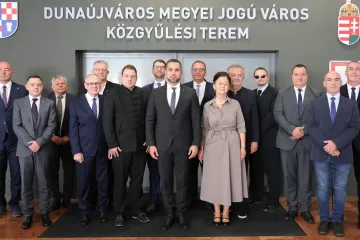 Hírkép: Október 7-én ünnepélyes keretek között alakult meg városunk új közgyűlése