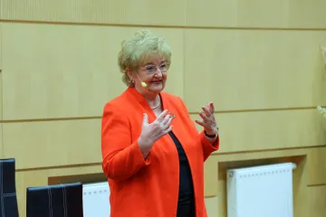 Hírkép: Teltház fogadta Görög Ibolya előadását