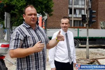 Hírkép: Augusztus végére várható a Vártosháza tér átadása