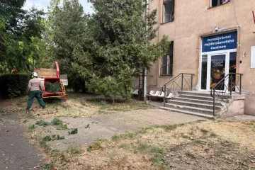 Dolgozik a GESZ