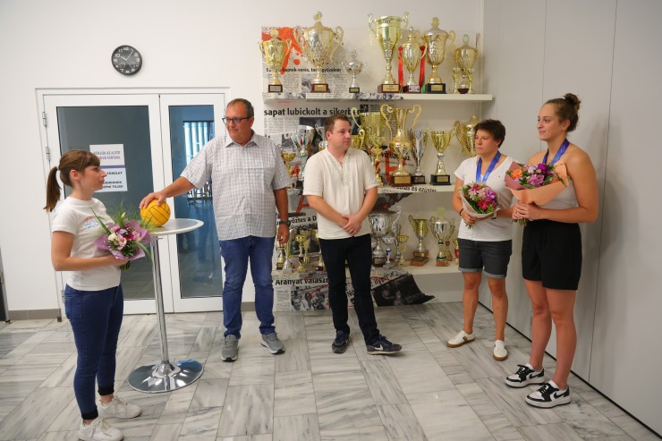 Hazatértek a vb dunaújvárosi hősei 