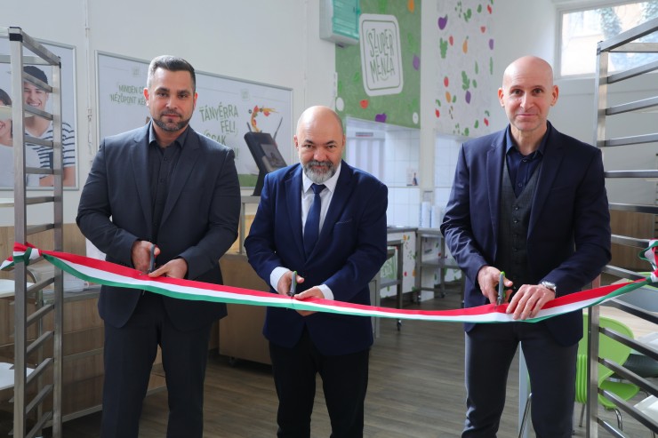 Svédasztalos lett a gimnázium menzája is