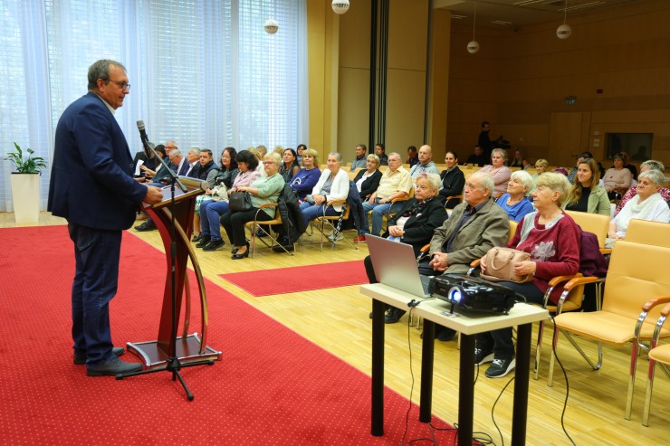 Munkájuk gyümölcseként szépül a város