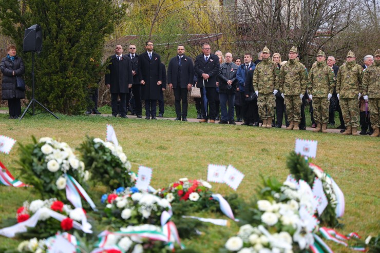 Katonai tiszteletadással emlékezett a város a hős márciusi ifjakra március 15-én