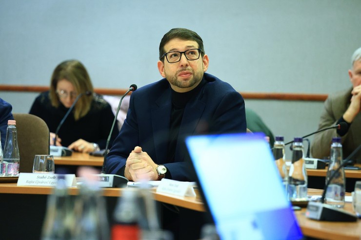 Szabó Zsolt köszönetet mondott a dolgozóknak a költségvetés elkészítéséért.